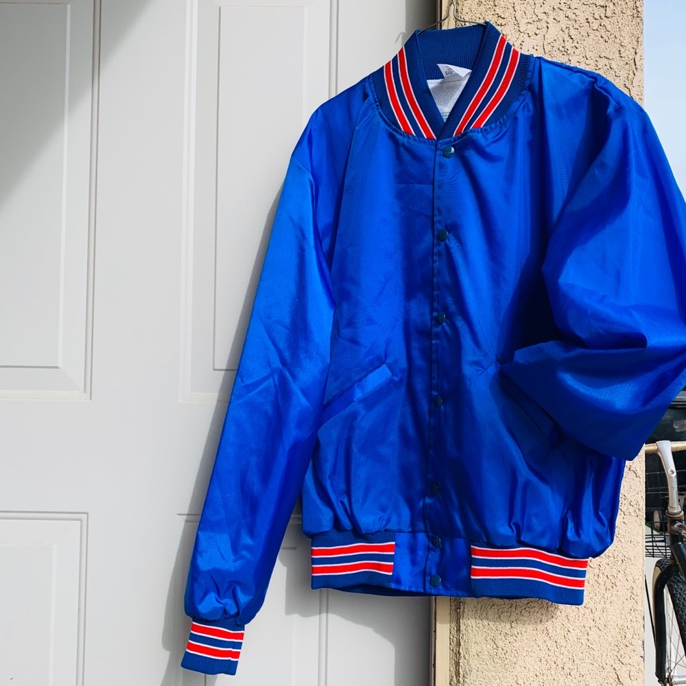 VINTAGE BOMBER JACKET.